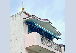 Retractable plastic or canvas hood affixed to the external wall above the balcony